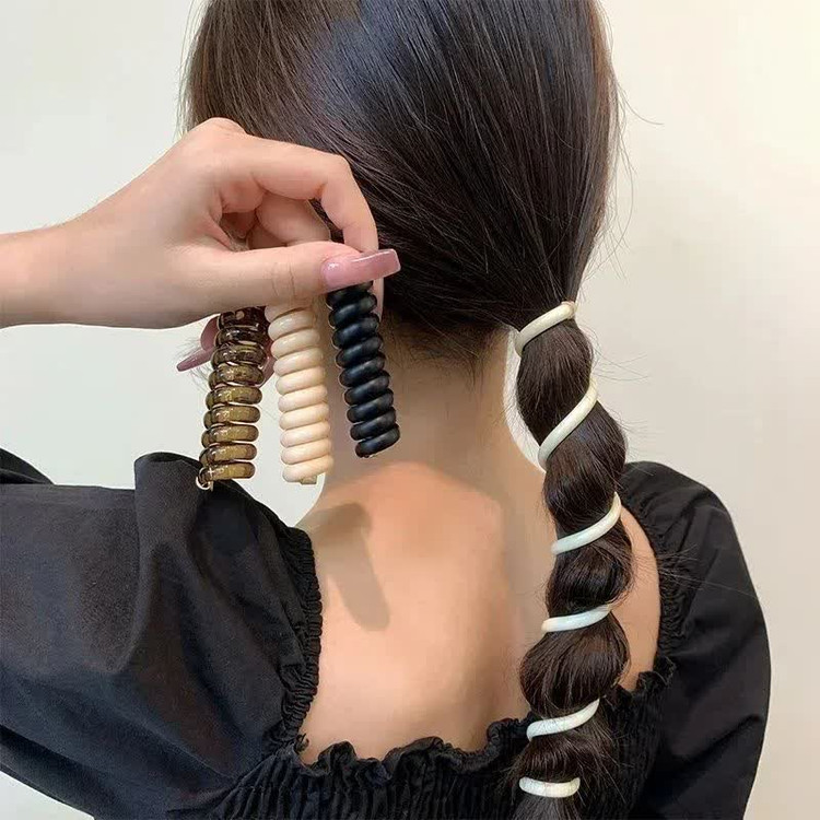 بستن مو با کش فنری